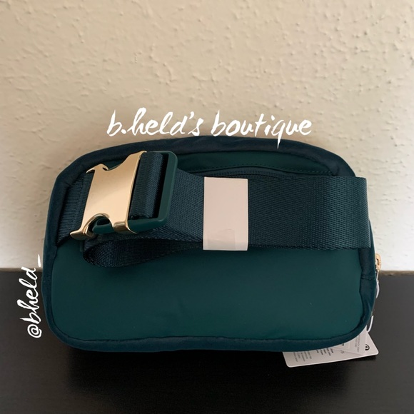 lululemon Everywhere Belt Bag *Velour in Green Jasper/Gold Zipper (1L) New NWT - Picture 6 of 15